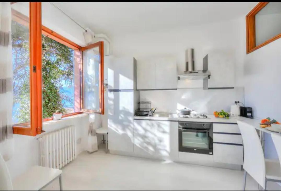 Apartment With View Lake Maggiore/Laveno Mombello Exterior photo
