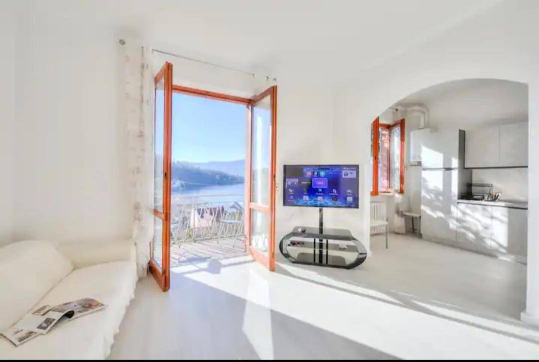 Apartment With View Lake Maggiore/Laveno Mombello Exterior photo